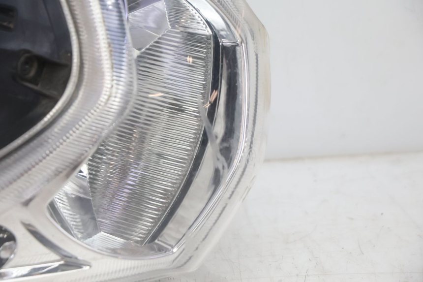 photo de PHARE AVANT PEUGEOT KISBEE 2T 50 (2010 - 2017) - Vue d’ensemble