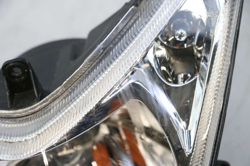 photo de PHARE AVANT PEUGEOT KISBEE 4T 50 (2018 - 2022) - Détails caractéristiques
