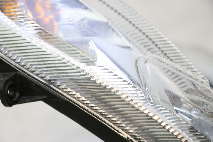 photo de PHARE AVANT PEUGEOT KISBEE 4T 50 (2018 - 2022) - État de surface