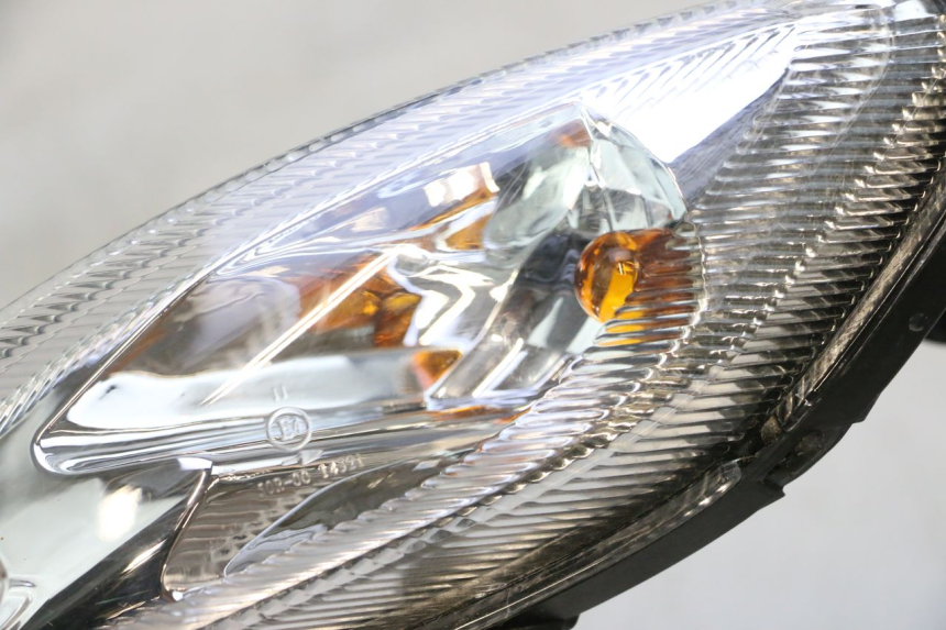 photo de PHARE AVANT PEUGEOT KISBEE 4T 50 (2018 - 2022) - Marquages et références
