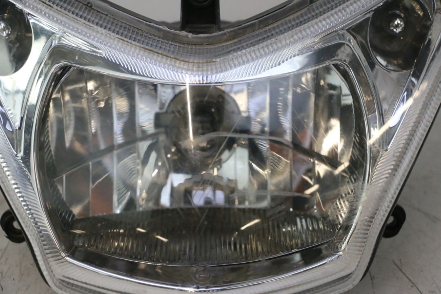 photo de PHARE AVANT PEUGEOT KISBEE 4T 50 (2010 - 2017) - Vue rapprochée