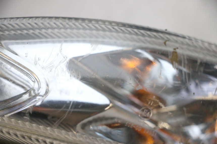 photo de PHARE AVANT PEUGEOT KISBEE 4T 50 (2018 - 2022) - Détails caractéristiques