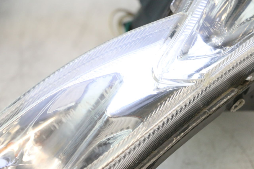 photo de PHARE AVANT PEUGEOT KISBEE 4T 50 (2018 - 2022) - Vue rapprochée
