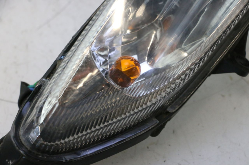 photo de PHARE AVANT PEUGEOT KISBEE 4T 50 (2018 - 2022) - Pièce contrôlée