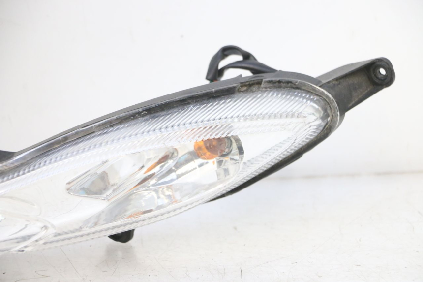 photo de PHARE AVANT PEUGEOT KISBEE 4T 50 (2023 - 2026) - Gros plan technique