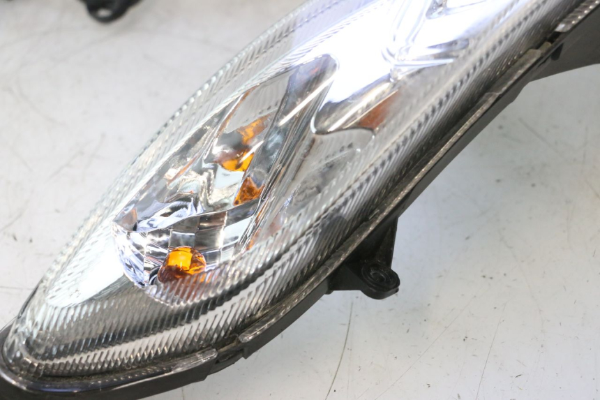 photo de PHARE AVANT PEUGEOT KISBEE 4T 50 (2023 - 2026) - Vue d’ensemble