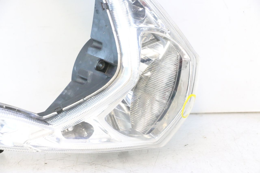 photo de PHARE AVANT PEUGEOT KISBEE 4T 50 (2018 - 2022) - Gros plan technique