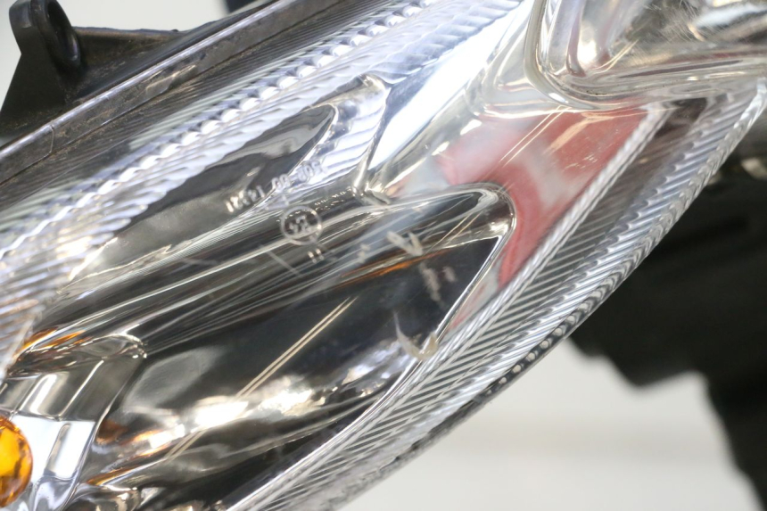 photo de PHARE AVANT PEUGEOT KISBEE 4T 50 (2018 - 2022) - Marquages et références