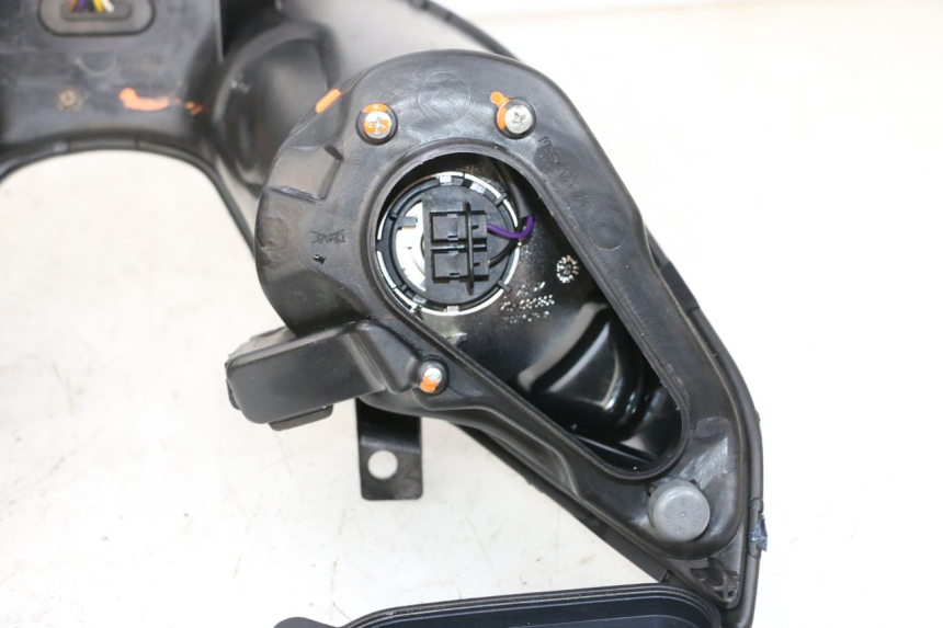 photo de PHARE AVANT PIAGGIO MP3 HPE 300 (2019 - 2026) - Zoom état d’usage