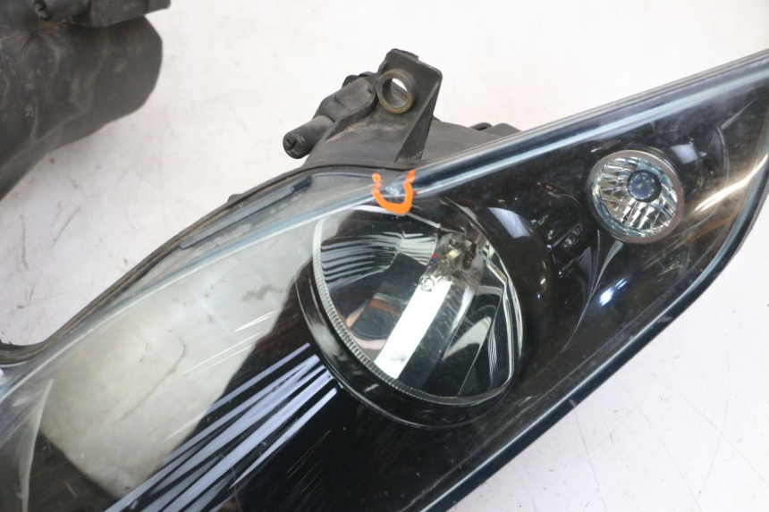 photo de PHARE AVANT PIAGGIO MP3 LT 400 (2007 - 2012)