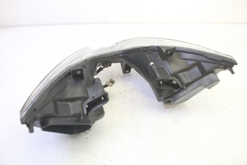 photo de PHARE AVANT PIAGGIO MP3 500 (2016 - 2018) - Gros plan technique