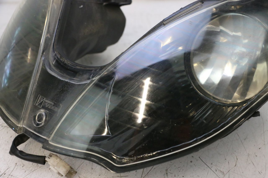 photo de PHARE AVANT PIAGGIO MP3 RL 250 (2006 - 2010) - État de surface