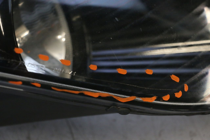 photo de PHARE AVANT PIAGGIO MP3 RL 250 (2006 - 2010) - Autre angle de vue