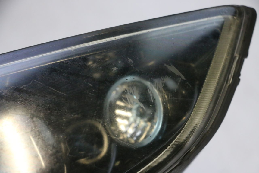 photo de PHARE AVANT PIAGGIO MP3 RL 250 (2006 - 2010) - État de surface