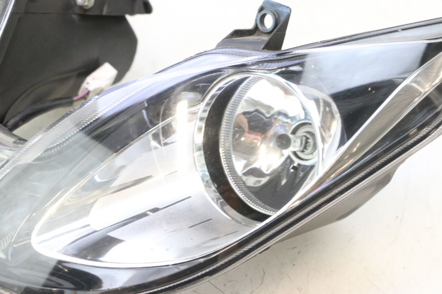 photo de PHARE AVANT PIAGGIO MP3 500 (2016 - 2018) - Angle alternatif