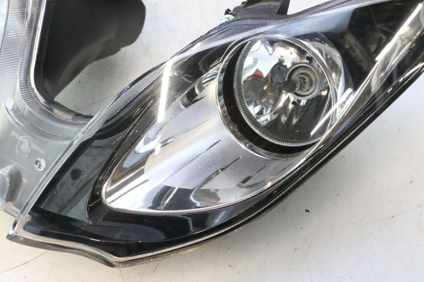 photo de PHARE AVANT PIAGGIO MP3 500 (2016 - 2018) - Points de fixation