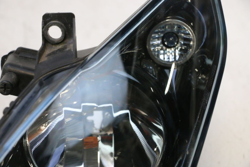 photo de PHARE AVANT PIAGGIO MP3 125 (2006 - 2014) - Photo complémentaire