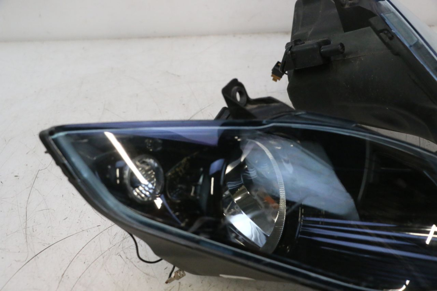 photo de PHARE AVANT PIAGGIO MP3 125 (2006 - 2014) - Vue principale