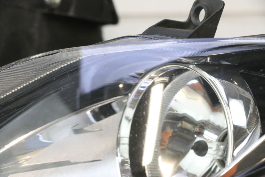 photo de PHARE AVANT PIAGGIO MP3 500 (2016 - 2018) - Points de fixation