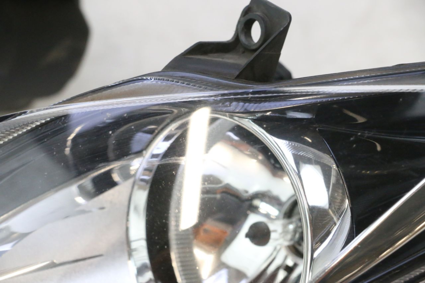 photo de PHARE AVANT PIAGGIO MP3 500 (2016 - 2018) - État de surface