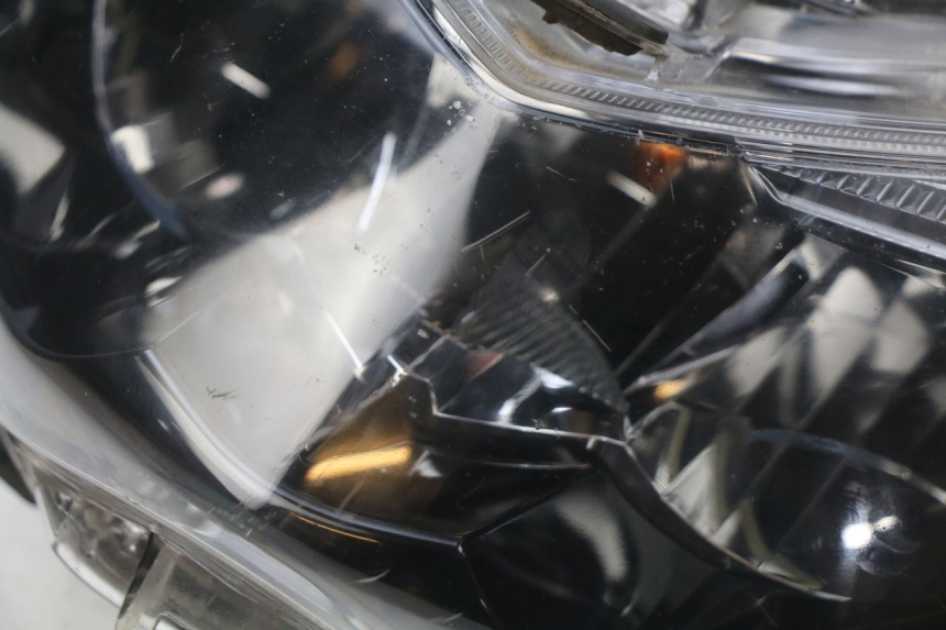 photo de PHARE AVANT YAMAHA N-MAX NMAX 125 (2017 - 2020) - État de surface