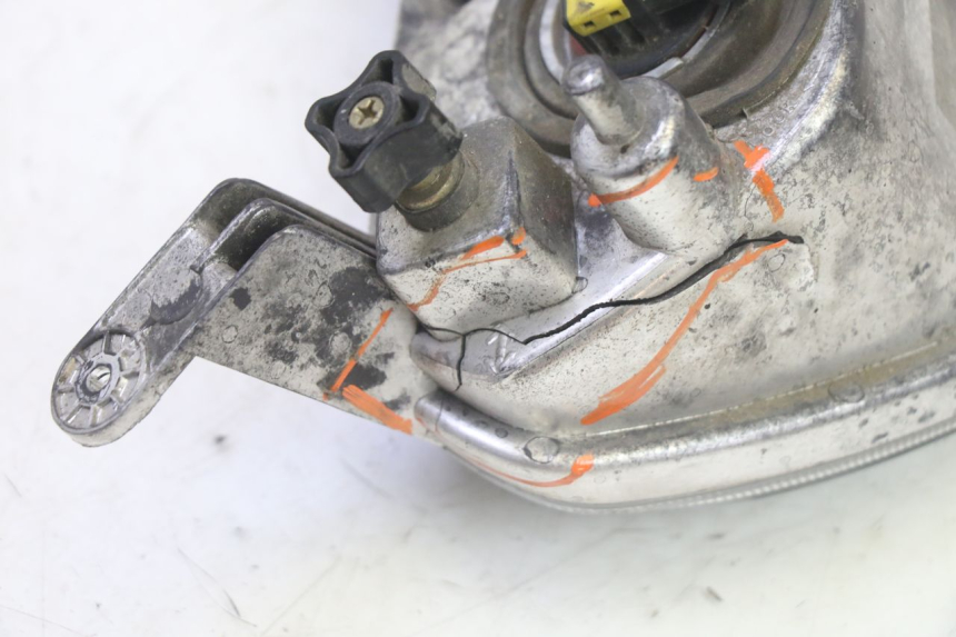 photo de PHARE AVANT PIAGGIO NEW TYPHOON 50 (2010 - 2017) - Points de fixation