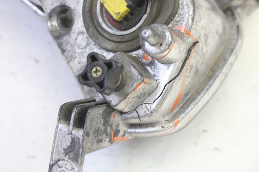 photo de PHARE AVANT PIAGGIO NEW TYPHOON 50 (2010 - 2017) - État de surface