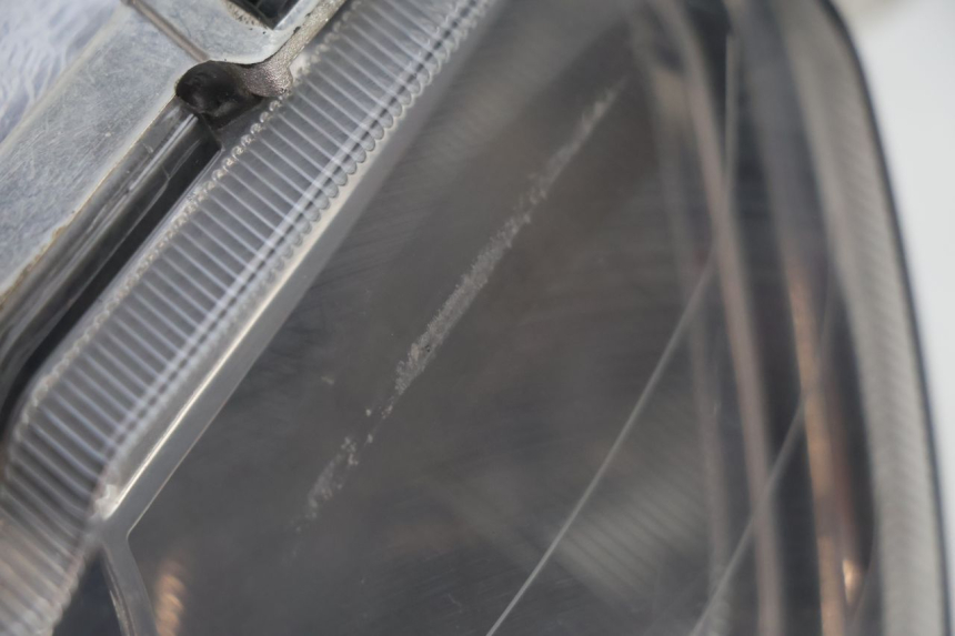 photo de PHARE AVANT PIAGGIO NEW TYPHOON 50 (2018 - 2021) - Zoom état d’usage