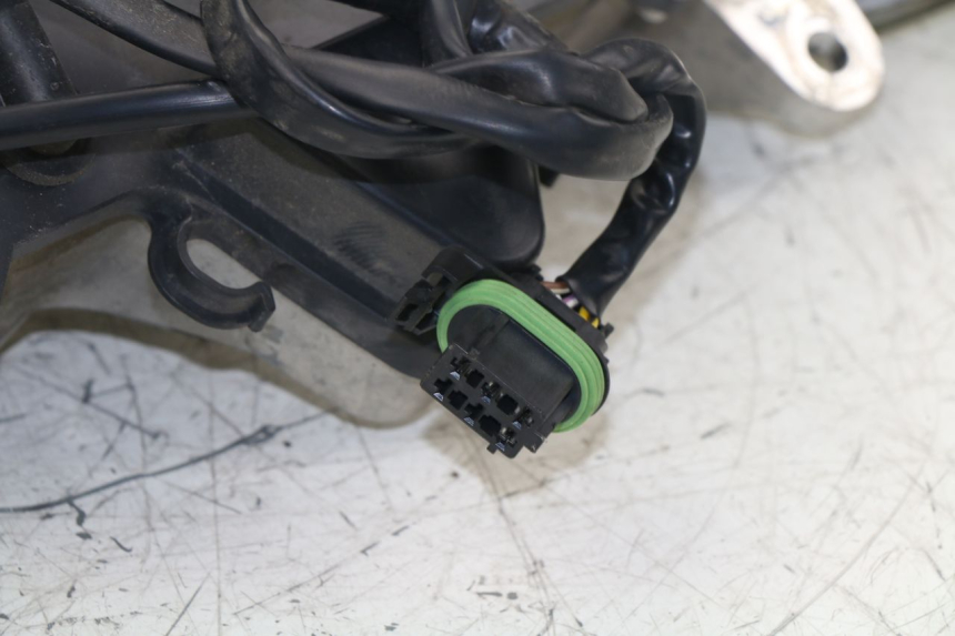 photo de PHARE AVANT PIAGGIO X9 125 (2000 - 2003)