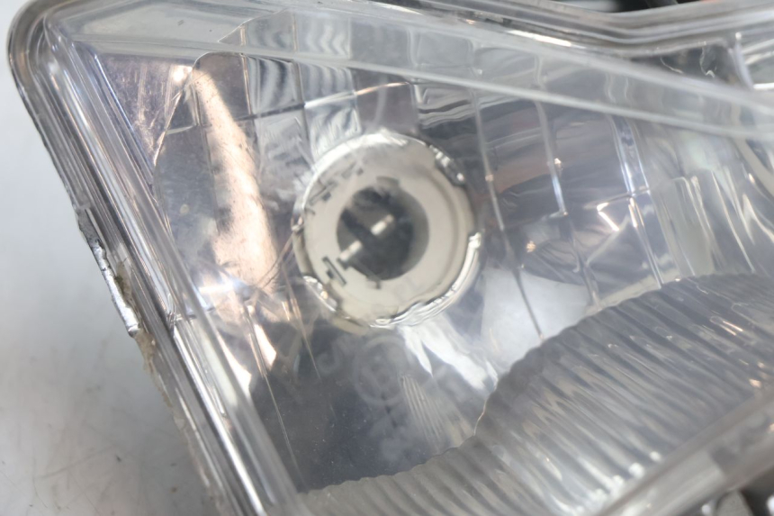 photo de PHARE AVANT YAMASAKI ROADSTER 50 (2013 - 2018) - Gros plan technique