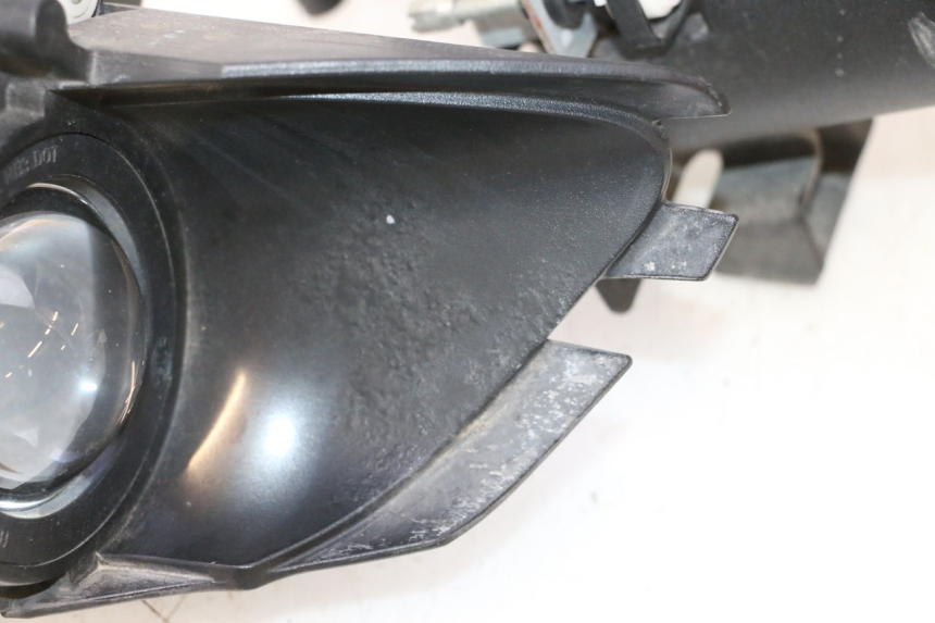 photo de PHARE AVANT CAN-AM SPYDER RS 1000 (2008 - 2012) - Vue rapprochée