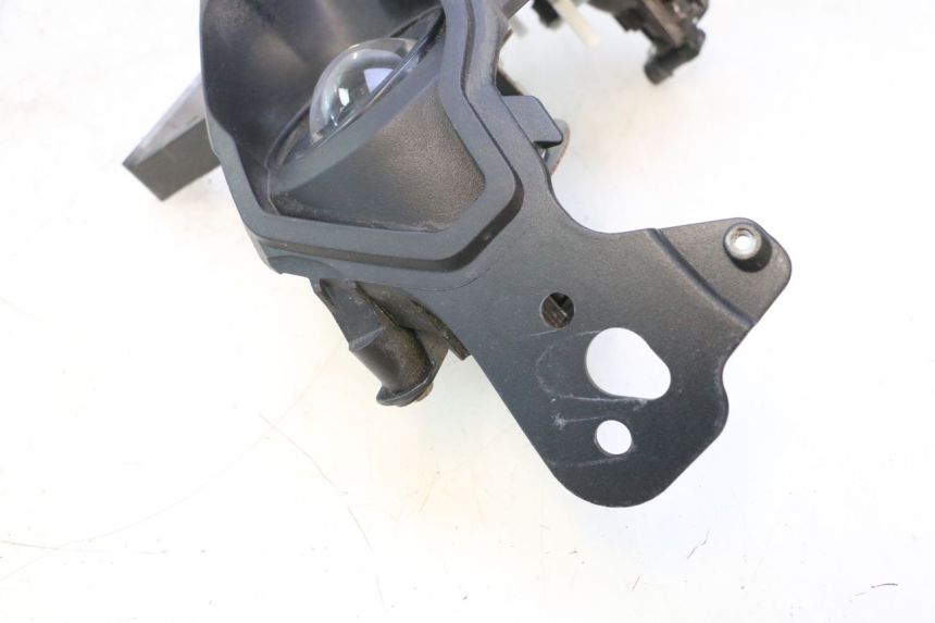 photo de PHARE AVANT CAN-AM SPYDER RS 1000 (2008 - 2012) - Gros plan technique
