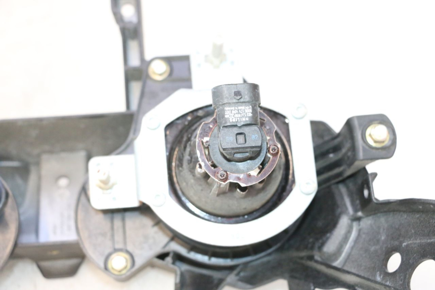 photo de PHARE AVANT CAN-AM SPYDER RS 1000 (2008 - 2012) - Pièce contrôlée