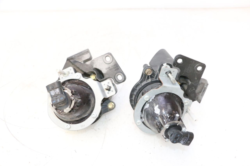 photo de PHARE AVANT CAN-AM SPYDER RS 1000 (2008 - 2012) - Marquages et références