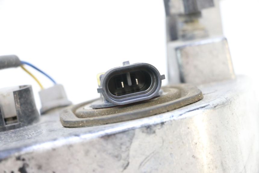 photo de PHARE AVANT APRILIA SR MOTARD 50 (2012 - 2018) - Points de fixation