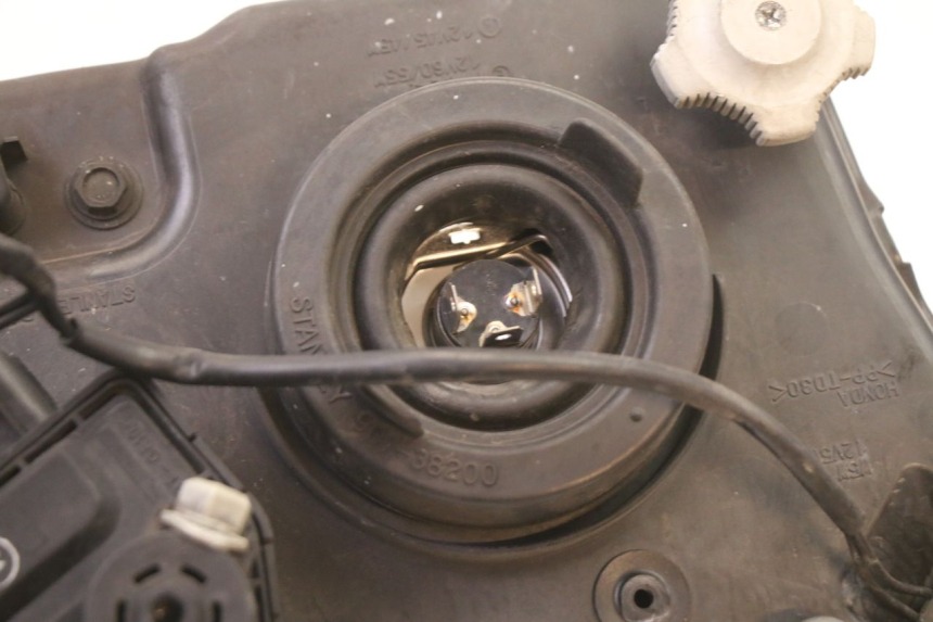 photo de PHARE AVANT HONDA ST PAN EUROPEAN 1300 (2002 - 2013)