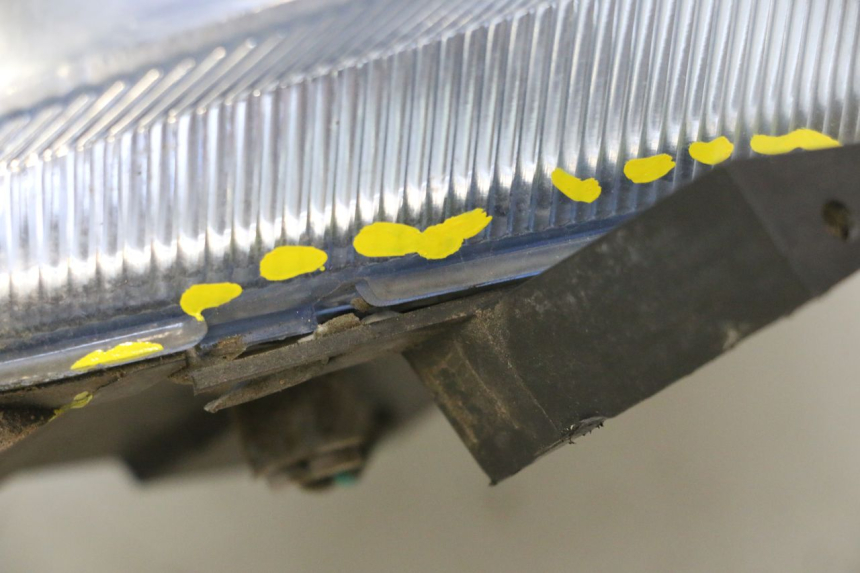 photo de PHARE AVANT KYMCO SUPER 8 2T 50 (2007 - 2013) - Focus structure