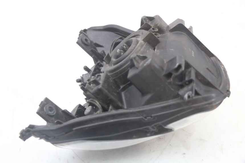 photo de PHARE AVANT SUZUKI GSR 750 (2011 - 2017)