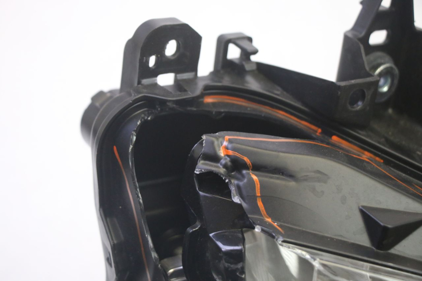 photo de PHARE AVANT YAMAHA TRICITY 300 (2020 - 2024) - Gros plan technique