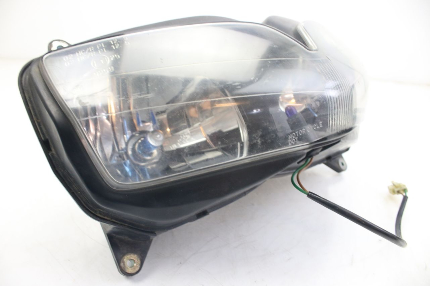 photo de PHARE AVANT HONDA VFR FI RC46 800 (1998 - 2001) - Gros plan technique