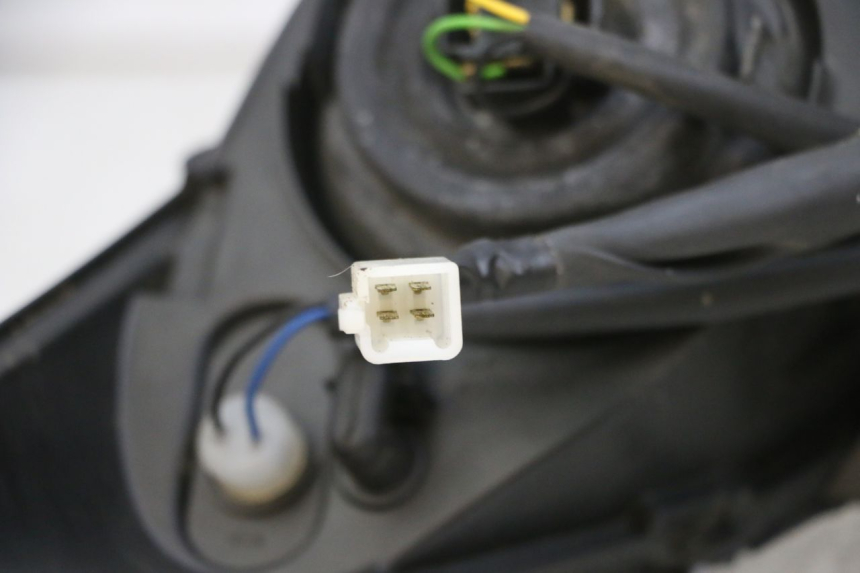 photo de PHARE AVANT YAMAHA XMAX X-MAX 125 (2006 - 2009) - Autre angle de vue