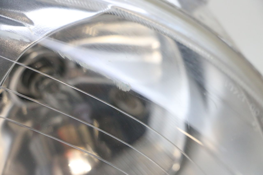 photo de PHARE AVANT YAMAHA X-MAX XMAX 125 (2010 - 2013) - Autre angle de vue