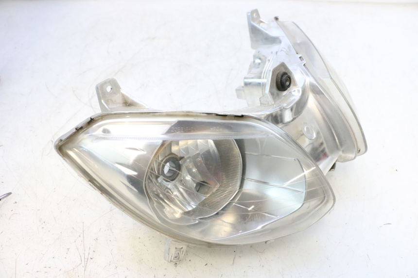 photo de PHARE AVANT YAMAHA X-MAX XMAX 125 (2010 - 2013) - Détail de la pièce