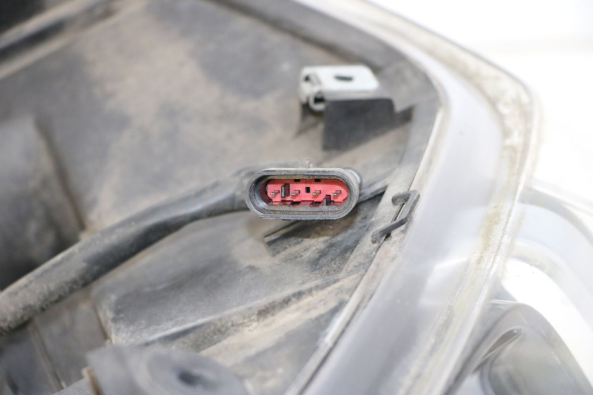 photo de PHARE AVANT PIAGGIO X10 125 (2012 - 2017) - Gros plan technique