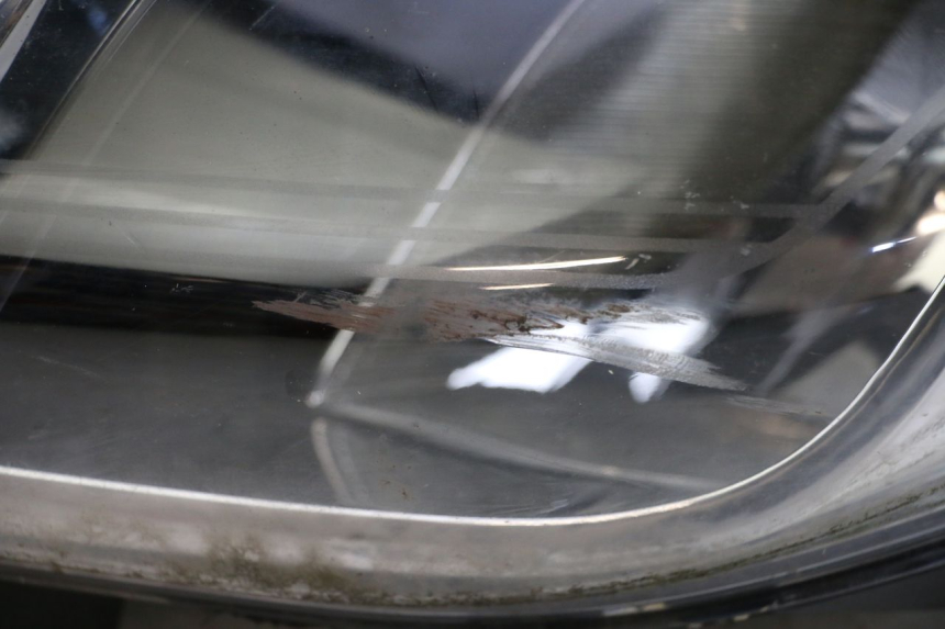 photo de PHARE AVANT PIAGGIO X10 125 (2012 - 2017) - État de surface