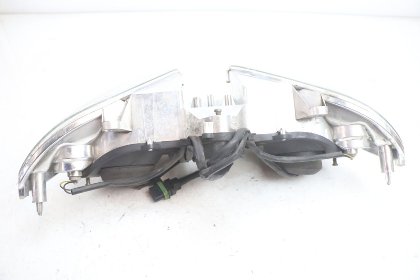 photo de PHARE AVANT PIAGGIO X9 EVOLUTION 125 (2003 - 2007) - État de surface