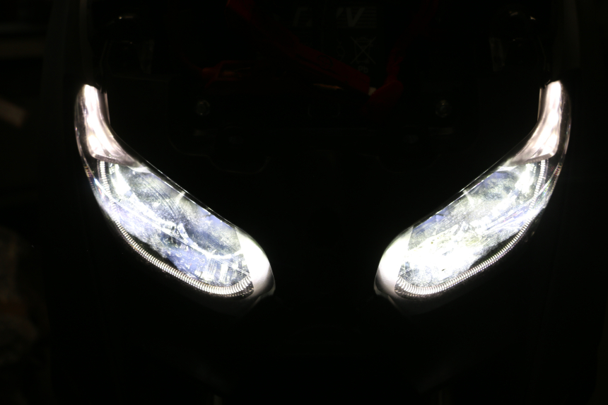 photo de PHARE AVANT YAMAHA XMAX X-MAX 125 (2021 - 2025)