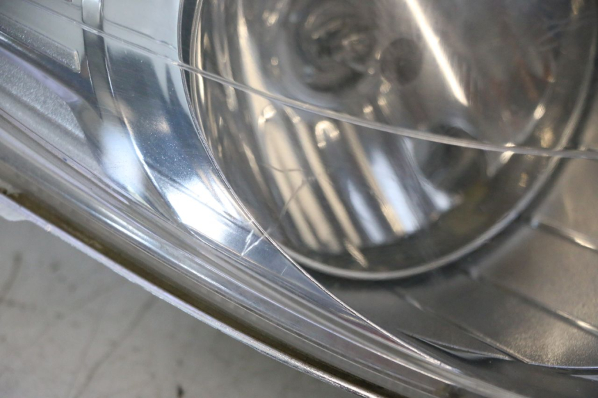 photo de PHARE AVANT YAMAHA YP MAJESTY 125 (2007 - 2010) - Zoom composants