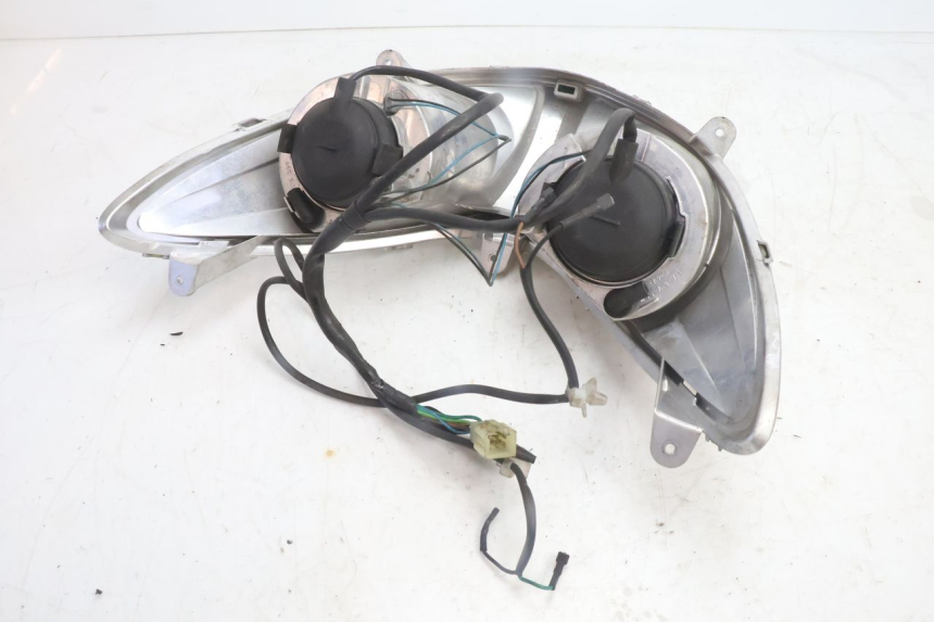 photo de PHARE AVANT YAMAHA YP MAJESTY 125 (2007 - 2010) - État de surface