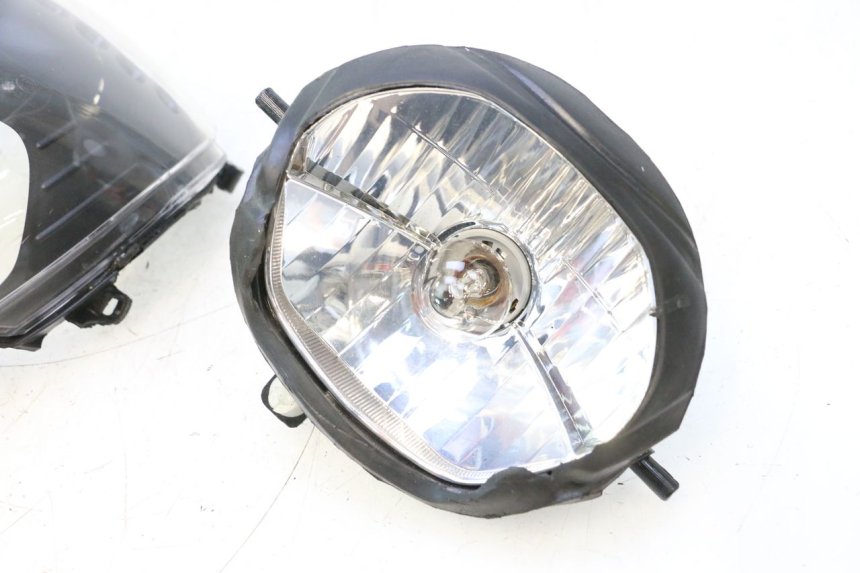 photo de PHARE AVANT PIAGGIO ZIP 2T 50 (2009 - 2019) - Focus structure